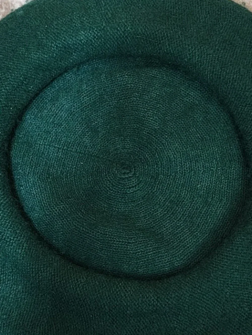 Vintage 1980s Hunter Green Wool Beret Hat Classic Parisian Style